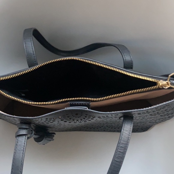 Black Handbag - Picture 6 of 7